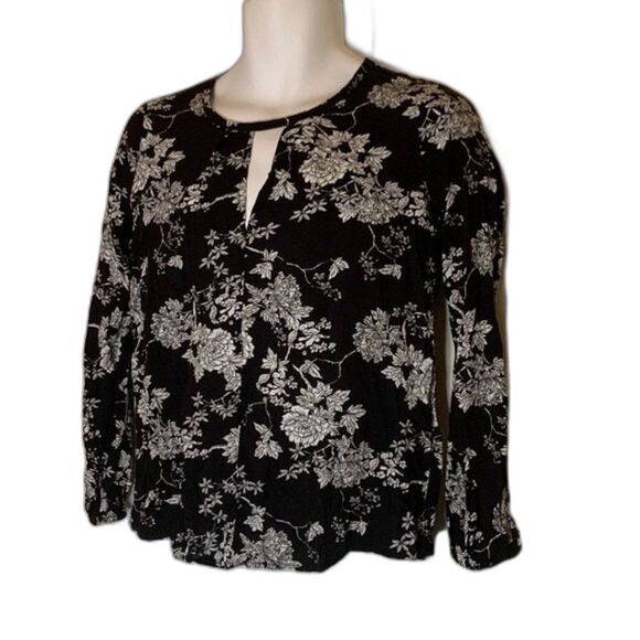 ACD) Charlotte Russe juniors size‎ xs black white top Xsmall Floral - Picture 2 of 5